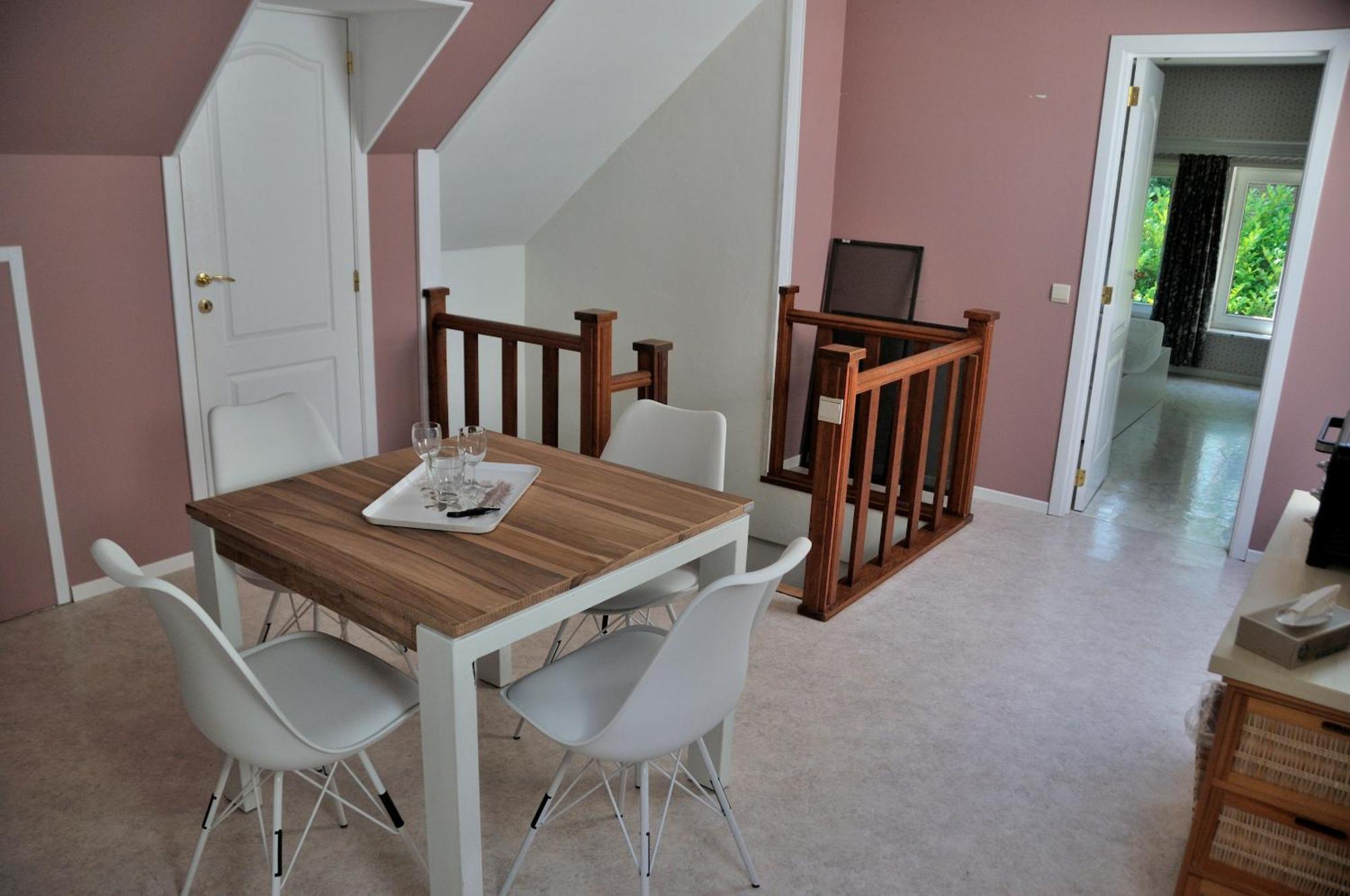 Suite Familiale Avec 2 Chambres Dans Une Villa - Quartier Vert Et Boise - 5 Kms De Namur Exterior photo